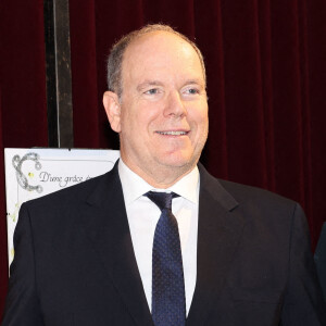 Exclusif - Le prince Albert II de Monaco - Le prince Albert II de Monaco visite l'exposition "Florilège des jardins de Monaco" à la Maison de France à Monaco. © Claudia Albuquerque/Bestimage 