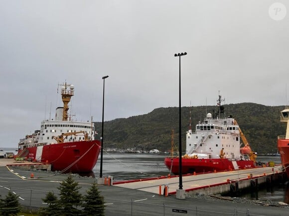 Les garde-côtes canadiens se préparent à rechercher le submersible Ocean Gate Expeditions en perdition près du Titanic, au large de l'Atlantique, le 21 juin 2023.