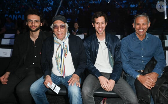 Gérard Darmon, son fils Jules Darmon, Paul Belmondo et son fils Victor Belmondo - Les célébrités assistent au combat de boxe opposant le français Tony Yoka au congolais Martin Bakula à l'AccorHotels Arena à Paris, France, le 14 mai 2022. © Coadic Guirec/Bestimage