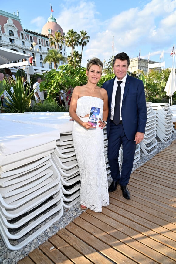 Exclusif - Christian Estrosi, le maire de Nice, et sa femme, Laura durant la présentation du 5eme guide des adresses incontournables by Laura Tenoudji Estrosi à la plage de l'hôtel Negresco à Nice, le 23 juin 2023. On connaissait "Laura du Web", dorénavant il faut aussi compter avec "Laura de Nice". Laura et ses bons tuyaux, va permettre aux futurs vacanciers descendus dans le mythique Palace niçois, le Negresco, de découvrir un petit guide avec des adresses niçoises et azuréennes incontournables, comme les restaurants : La Petite Maison, Nespo ou encore La Javanaise, la nouvelle plage de Hugo Lloris à Beaulieu, la nouvelle patisserie de Juliien Dugourd, les parfums Molinards ou le quartier des Antiquaires au port... Dans cette édition quelques nouveautés comme une interview de Richard Orlinski, qui a dessiné la couverture et les illusttration du guide et qui nous dévoile ses coups de coeur niçois, ou 3 conseils de Sarah Lavoine pour se sentir mieux dans son intérieur... Avec Longchamp, Mercedes by My Car Côte d'Azur, Eric Bompard, les bijouteries Auberi, les bijoux APM Monaco, les Galeries Lafayette, la Maison Sarah Lavoine comme partenaire et le Negresco, Laura va sortir son guide tous les semestres. D'un 4 pages pour sa première édition, les nouvelles éditions ont grandi avec beaucoup plus d'adresses et donc beaucoup plus de feuillets qui se présentent en forme d'accordéon, facile à ranger et surtout pratique pour les touristes. Ce guide est aussi en vente dans la boutique de l'hôtel, pour la somme de 5 euros qui seront reversés au profit de l'hôpital Lenval pour enfant. © Bruno Bebert/Bestimage