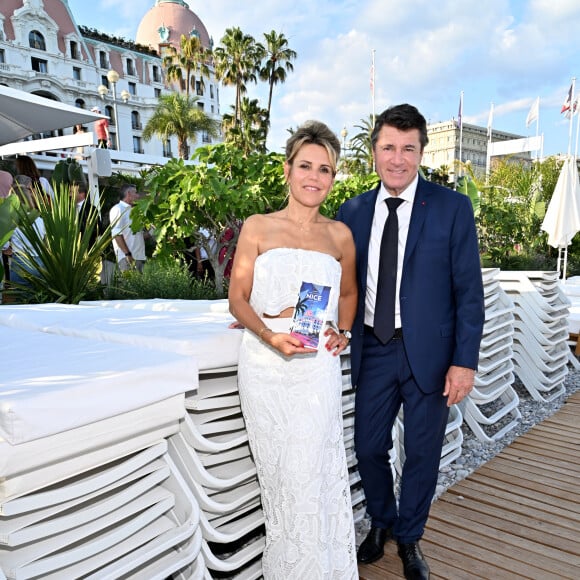 Exclusif - Christian Estrosi, le maire de Nice, et sa femme, Laura durant la présentation du 5eme guide des adresses incontournables by Laura Tenoudji Estrosi à la plage de l'hôtel Negresco à Nice, le 23 juin 2023. On connaissait "Laura du Web", dorénavant il faut aussi compter avec "Laura de Nice". Laura et ses bons tuyaux, va permettre aux futurs vacanciers descendus dans le mythique Palace niçois, le Negresco, de découvrir un petit guide avec des adresses niçoises et azuréennes incontournables, comme les restaurants : La Petite Maison, Nespo ou encore La Javanaise, la nouvelle plage de Hugo Lloris à Beaulieu, la nouvelle patisserie de Juliien Dugourd, les parfums Molinards ou le quartier des Antiquaires au port... Dans cette édition quelques nouveautés comme une interview de Richard Orlinski, qui a dessiné la couverture et les illusttration du guide et qui nous dévoile ses coups de coeur niçois, ou 3 conseils de Sarah Lavoine pour se sentir mieux dans son intérieur... Avec Longchamp, Mercedes by My Car Côte d'Azur, Eric Bompard, les bijouteries Auberi, les bijoux APM Monaco, les Galeries Lafayette, la Maison Sarah Lavoine comme partenaire et le Negresco, Laura va sortir son guide tous les semestres. D'un 4 pages pour sa première édition, les nouvelles éditions ont grandi avec beaucoup plus d'adresses et donc beaucoup plus de feuillets qui se présentent en forme d'accordéon, facile à ranger et surtout pratique pour les touristes. Ce guide est aussi en vente dans la boutique de l'hôtel, pour la somme de 5 euros qui seront reversés au profit de l'hôpital Lenval pour enfant. © Bruno Bebert/Bestimage