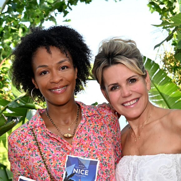 Exclusif - La journaliste Rachel Khan et Laura Tenoudji Estrosi durant la présentation du 5eme guide des adresses incontournables by Laura Tenoudji Estrosi à la plage de l'hôtel Negresco à Nice, le 23 juin 2023. On connaissait "Laura du Web", dorénavant il faut aussi compter avec "Laura de Nice". Laura et ses bons tuyaux, va permettre aux futurs vacanciers descendus dans le mythique Palace niçois, le Negresco, de découvrir un petit guide avec des adresses niçoises et azuréennes incontournables, comme les restaurants : La Petite Maison, Nespo ou encore La Javanaise, la nouvelle plage de Hugo Lloris à Beaulieu, la nouvelle patisserie de Juliien Dugourd, les parfums Molinards ou le quartier des Antiquaires au port... Dans cette édition quelques nouveautés comme une interview de Richard Orlinski, qui a dessiné la couverture et les illusttration du guide et qui nous dévoile ses coups de coeur niçois, ou 3 conseils de Sarah Lavoine pour se sentir mieux dans son intérieur... Avec Longchamp, Mercedes by My Car Côte d'Azur, Eric Bompard, les bijouteries Auberi, les bijoux APM Monaco, les Galeries Lafayette, la Maison Sarah Lavoine comme partenaire et le Negresco, Laura va sortir son guide tous les semestres. D'un 4 pages pour sa première édition, les nouvelles éditions ont grandi avec beaucoup plus d'adresses et donc beaucoup plus de feuillets qui se présentent en forme d'accordéon, facile à ranger et surtout pratique pour les touristes. Ce guide est aussi en vente dans la boutique de l'hôtel, pour la somme de 5 euros qui seront reversés au profit de l'hôpital Lenval pour enfant. © Bruno Bebert/Bestimage