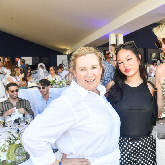 Exclusif - La cheffe Hélène Darroze, Laeticia Hallyday et sa fille Joy dans l'Espace VIP lors de la 9ème édition du "Longines Paris Eiffel Jumping" au Champ de Mars à Paris, France, le 25 juin 2023. © Perusseau-Veeren/Bestimage 