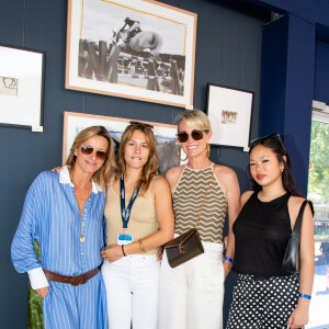 Exclusif - Sarah Poniatowski , sa fille Yasmine Lavoine, Laeticia Hallyday et sa fille Joy dans l'Espace VIP lors de la 9ème édition du "Longines Paris Eiffel Jumping" au Champ de Mars à Paris, France, le 25 juin 2023. © Perusseau-Veeren/Bestimage 