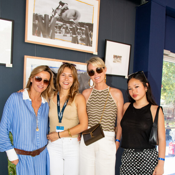 Du 23 au 25 juin s'est tenu le Longines Paris Eiffel Jumping.
Exclusif - Sarah Poniatowski, sa fille Yasmine Lavoine, Laeticia Hallyday et sa fille Joy dans l'Espace VIP lors de la 9ème édition du "Longines Paris Eiffel Jumping" au Champ de Mars à Paris, France, le 25 juin 2023. © Perusseau-Veeren/Bestimage 