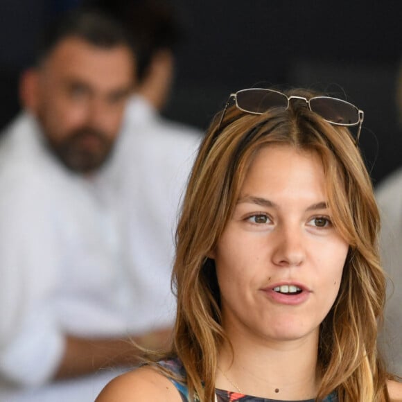 Parmis eux, Sarah Poniatowski et sa fille Yasmine qui était aussi là pour photographier l'événement.
Exclusif - Yasmine Lavoine et son père Marc Lavoine dans l'Espace VIP lors de la 9ème édition du "Longines Paris Eiffel Jumping" au Champ de Mars à Paris, France, le 24 juin 2024. © Perusseau-Veeren/Bestimage 