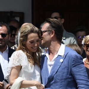 Bernard Montiel - Mariage de Laura Smet et Raphaël Lancrey-Javal à l'église Notre-Dame des Flots au Cap-Ferret le jour de l'anniversaire de son père Johnny Hallyday le 15 juin 2019.