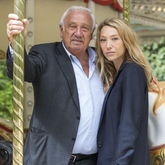 Exclusif - Rendez-vous avec Laura Smet et Marcel Campion au jardin des Tuileries à Paris le 18 juin 2018. L'édition 2018 de la fête foraine d'été des Tuileries sera sous l'égide de la marraine Laura Smet, fille de Johnny Hallyday.  © Olivier Borde / Bestimage 