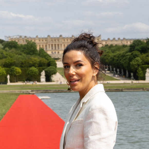 Eva Longoria au front row le défilé Jacquemus collection "Le chouchou" automne-hiver 2023/2024, même si la marque est désormais déconnectée du traditionnel calendrier de la mode et livre des collections qui ne sont plus liées aux saisons, au château de Versailles, France, le 26 juin 2023. © Olivier Borde/Bestimage 