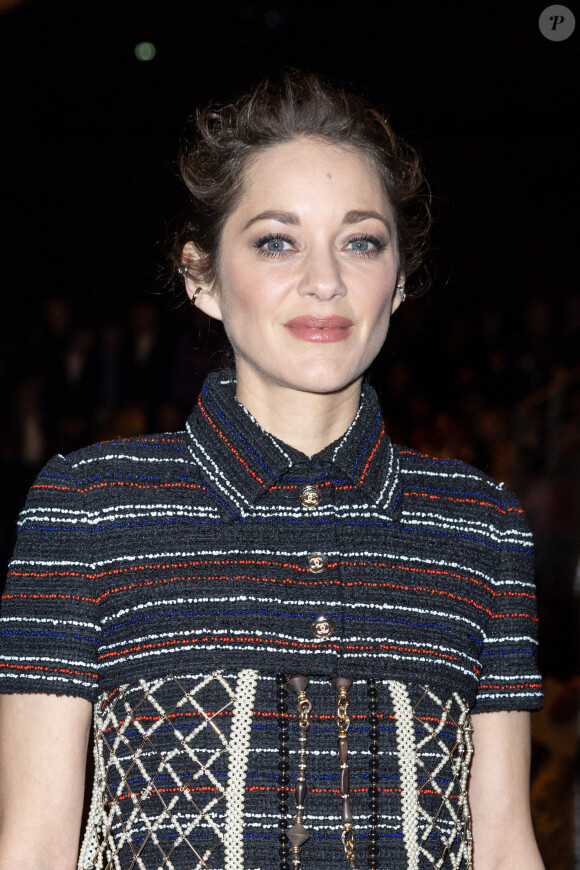 Marion Cotillard - Front Row au deuxième défilé de mode Haute-Couture Chanel au Grand Palais Éphémère lors de la Fashion Week Printemps-été 2023 de Paris, France, le 24 janvier 2023. © Olivier Borde/Bestimage