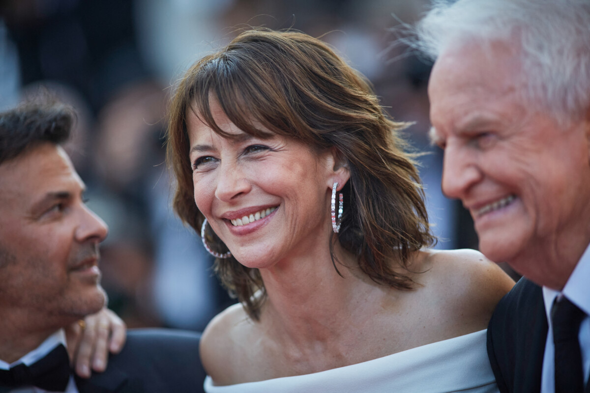 Photo François Ozon, Sophie Marceau, André Dussollier Montée des marches du film " Tout s