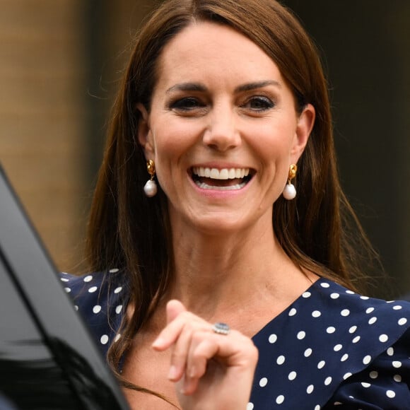 Kate Middleton était à Southampton pour un nouveau projet.
Catherine (Kate) Middleton, princesse de Galles, inaugure la communauté résidentielle de Hope Street à Southampton. Cette communauté pionnière pilotera une nouvelle approche pour soutenir les femmes dans le système judiciaire. 