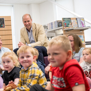 Celui-ci était à l'autre bout du pays pour sa campagne contre le mal logement.
Le prince William, prince de Galles, visite le campus communautaire de Tillydrone, à Aberdeen, le 27 juin 2023, afin de souligner comment des services de soutien communautaire colocalisés et intégrés peuvent améliorer l'intervention précoce et prévenir le sans-abrisme. Le prince de Galles effectue une tournée au Royaume-Uni pour lancer un projet visant à mettre fin à l'itinérance. 