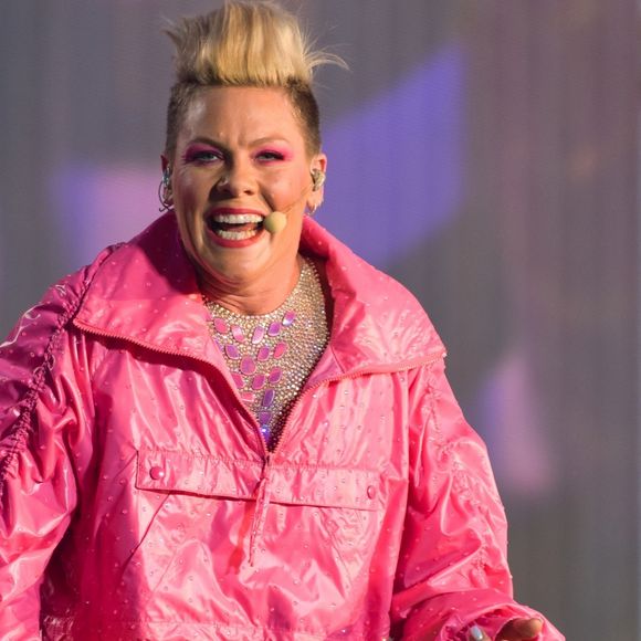 Un fan lui a en effet offert un sac des cendres de sa mère !
Pink - Concert à Hyde Park dans le cadre du Summer Carnival Tour. 24 et 25 juin, Londres