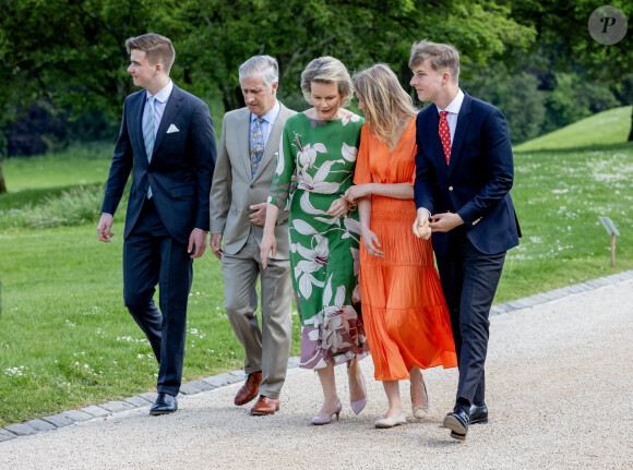 La reine Mathilde et le roi Philippe de Belgique, le prince Gabriel, le prince Emmanuel et la princesse Eleonore - La famille royale Belge à l'occasion des 10 ans de royauté du roi Philippe assiste à une garden-party au domaine royal du château de Laeken avec 600 Belges de tout le pays le 13 mai 2023. 