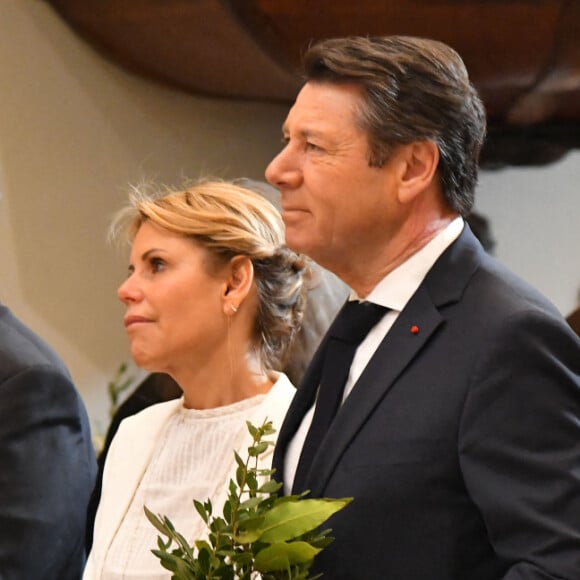 Christian Estrosi et sa femme Laura Tenoudji ont assisté à la messe des Rameaux à l'église du Voeux à Nice, le 10 avril 2022. © Bruno Bebert/Bestimage