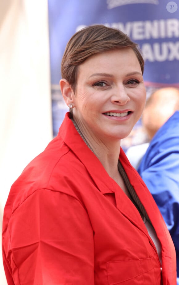 Elle s'est rendue dans la Cour d'Honneur de la Mairie de Monaco pour participer à l'évènement le sourire aux lèvres.
La princesse Charlène de Monaco - "Le rocher en fête" la principauté de Monaco fête le centenaire du prince Rainier III à Monaco, le 31 mai 2023. © Jean-Charles Vinaj/Pool Monaco/Bestimage