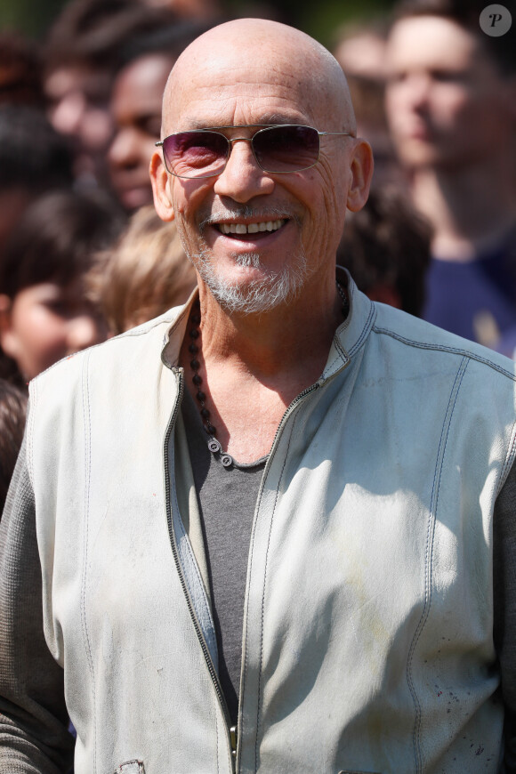 Il y a été applaudi par 10 000 spectateurs.
Florent Pagny - Cérémonie de remise des prix des Ambassadeurs ELA et lancement de la nouvelle campagne "Mets tes baskets et bats la maladie" à la Cité des Sciences et de l'Industrie à Paris. Le 7 juin 2023 © Christophe Clovis / Bestimage