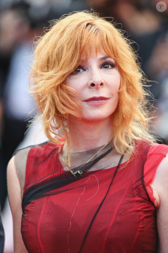 Une "immense tristesse" que Mylène Farmer partage comme elle l'a fait savoir dans un communiqué
Mylène Farmer - Montée des marches du film " Annette " lors de la cérémonie d'ouverture du 74ème Festival International du Film de Cannes. Le 6 juillet 2021 © Borde-Jacovides-Moreau / Bestimage 