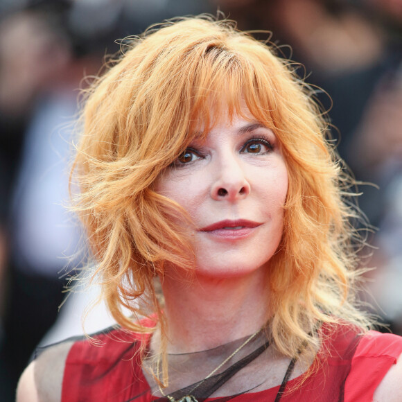 Une "immense tristesse" que Mylène Farmer partage comme elle l'a fait savoir dans un communiqué
Mylène Farmer - Montée des marches du film " Annette " lors de la cérémonie d'ouverture du 74ème Festival International du Film de Cannes. Le 6 juillet 2021 © Borde-Jacovides-Moreau / Bestimage 