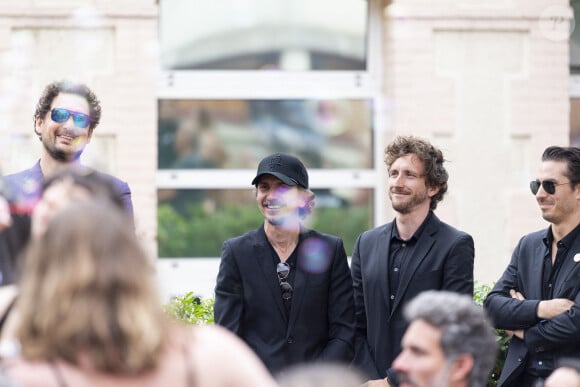 Exclusif - Eric Antoine, Arnaud Tsamere, Baptiste Lecaplain et Jérémy Ferrari lors de l'hommage à l'humoriste Guillaume Bats, mort à 36 ans, à Montmirail, Marne, France, le 17 juin 2023. © Pierre Perusseau/Bestimage 