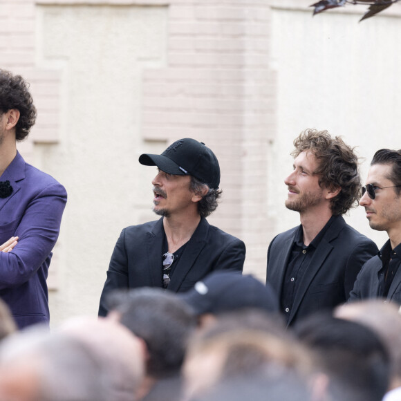 Exclusif - Eric Antoine, Arnaud Tsamere, Baptiste Lecaplain et Jérémy Ferrari lors de l'hommage à l'humoriste Guillaume Bats, mort à 36 ans, à Montmirail, Marne, France, le 17 juin 2023. © Pierre Perusseau/Bestimage 