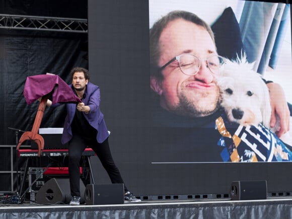 Exclusif - Eric Antoine lors de l'hommage à l'humoriste Guillaume Bats, mort à 36 ans, à Montmirail, Marne, France, le 17 juin 2023. © Pierre Perusseau/Bestimage 