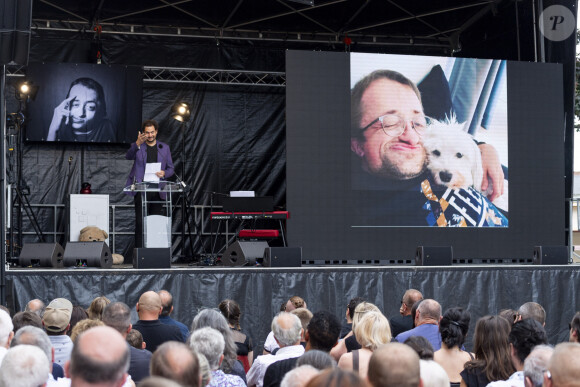 Exclusif - Eric Antoine lors de l'hommage à l'humoriste Guillaume Bats, mort à 36 ans, à Montmirail, Marne, France, le 17 juin 2023. © Pierre Perusseau/Bestimage 