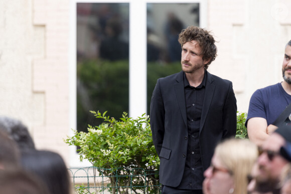 Exclusif - Baptiste Lecaplain lors de l'hommage à l'humoriste Guillaume Bats, mort à 36 ans, à Montmirail, Marne, France, le 17 juin 2023. © Pierre Perusseau/Bestimage 