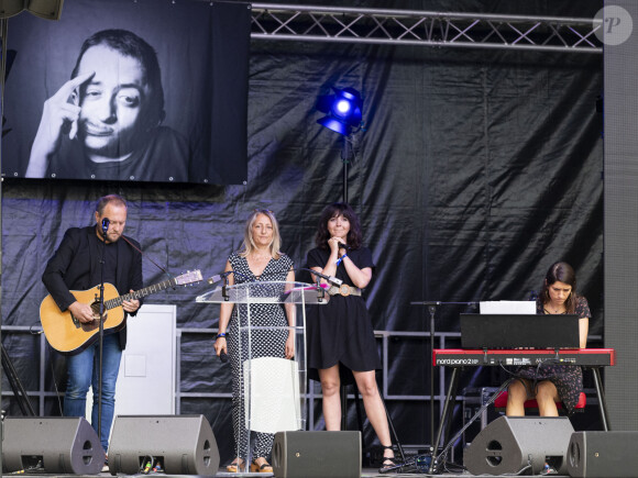 Exclusif - Les amis de Guillaume Bats lors de l'hommage à l'humoriste Guillaume Bats, mort à 36 ans, à Montmirail, Marne, France, le 17 juin 2023. © Pierre Perusseau/Bestimage 