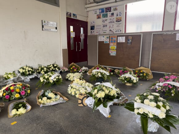 Exclusif - Atmosphère lors de l'hommage à l'humoriste Guillaume Bats, mort à 36 ans, à Montmirail, Marne, France, le 17 juin 2023. © Pierre Perusseau/Bestimage 