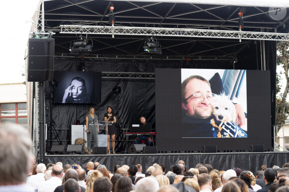 Exclusif - Les amis de Guillaume Bats lors de l'hommage à l'humoriste Guillaume Bats, mort à 36 ans, à Montmirail, Marne, France, le 17 juin 2023. © Pierre Perusseau/Bestimage 