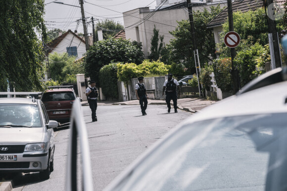 Il s'est exprimé sur la violente attaque à la voiture bélier qui l'a visé dans la nuit de samedi à dimanche 2 juillet 2023.
Les environs de la maison du maire de L'Haÿ-les-roses, Vincent Jeanbrun, attaquée à la voiture bélier le 2 juillet 2023 © Jeremy Paoloni/ABACAPRESS.COM