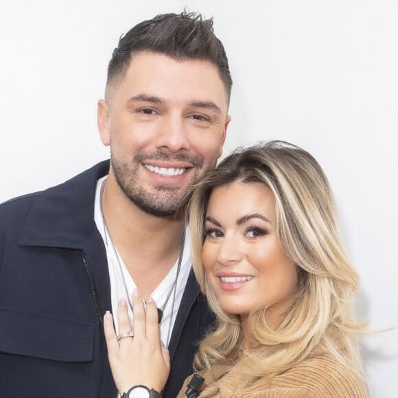 Pendant plusieurs années, il a formé à l'écran un couple inébranlable avec Carla Moreau qui lui a donné une petite fille prénommée Ruby en 2019.
Exclusif - Kevin Guedj, Carla Moreau - Backstage de l'enregistrement de l'émission "Touche Pas à Mon Poste (TPMP)", présentée par C.Hanouna et diffusée sur C8 le 5 novembre © Jack Tribeca / Bestimage