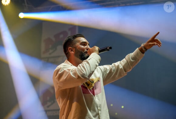 Kendji Girac et sa compagne ont mis au monde une petite fille baptisée Eva Alba en janvier 2021
Le chanteur Kendji Girac sur la scène du Rugby Music Live devant 8000 spectateurs qui ont fait un don pour 3 associations : MBM (Manifestation de Bienveillance pour enfants Malade), les Zèbres (Moments de réconfort pour les enfants hospitalisés) et la fondation OVE ((enfants orphelins et démunis) à Lyon, le 13/05/2023. © Sandrine Thesillat / Panoramic / Bestimage 