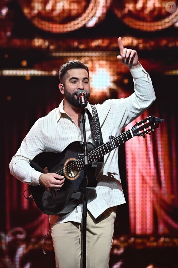 Kendji Girac s'est toujours montré très discret en ce qui concerne sa compagne, car cette dernière ne souhaite pas être mise en avant
Exclusif - Kendji Girac - Enregistrement de l'émission "Ce soir on chante pour l'Unicef, pour chaque enfant" à La Seine Musicale, diffusée le 25 avril sur W9. Le 13 mars 2023. W9 vous propose une soirée musicale exceptionnelle, "Ce soir on chante pour l'UNICEF, pour chaque enfant",au profit du fond d'urgence de l'UNICEF. Depuis plus de 75 ans, l'UNICEF se bat pour les enfants et leurs familles au coeur des crises humanitaires, que ce soit actuellement sur le front de la guerre en Ukraine, dans les ruines du séisme en Turquie et en Syrie ou au coeur d'une sècheresse dévastatrice dans la corne de l'Afrique,les enfants sont toujours les premières victimes.Aux côtés de nombreux artistes, E.Gossuin et J.Anthony vous donnent rendez-vous pour se mobiliser, pour chaque enfant. Chacun des artistes partagera un duo unique avec un enfant, des moments de partages émouvants et inédits. Symbole de notre solidarité avec les enfants du monde, ces jeunes chanteurs feront leurs premiers pas sur scène. S'ils ont un peu le trac, ils sont surtout bourrés de talents et très fiers de s'impliquer pour l'UNICEF. À leurs côtés, des artistes que vous adorez : M.Pokora, K.Girac, A.Bent, Yanns, Anisha Louis et Enola, Nej, mais aussi P.Bruel, C.Badi, T.Arena, C.Capéo, et bien d'autres. C'est une soirée musicale exceptionnelle qui vous attend ! © G.Gaffiot-J.Tribeca / Bestimage 