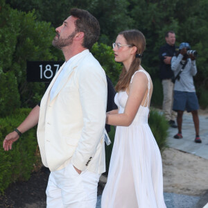 Pour l'occasion, Ben Affleck était venu accompagné de sa fille aînée Violet
Jennifer Lopez, Ben Affleck et leur famille arrivent à la fête du 4 juillet de Michael Rubin dans son domaine des Hamptons