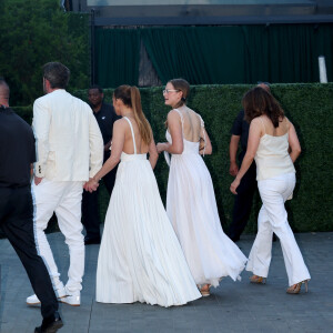 Jennifer Lopez, Ben Affleck et leur famille arrivent à la fête du 4 juillet de Michael Rubin dans son domaine des Hamptons