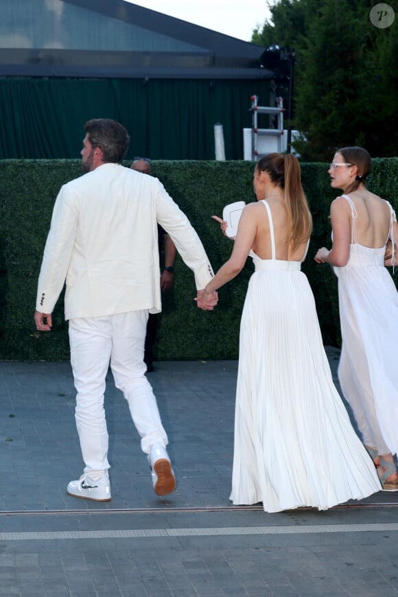 Jennifer Lopez, Ben Affleck et leur famille arrivent à la fête du 4 juillet de Michael Rubin dans son domaine des Hamptons