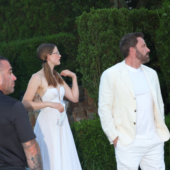 Jennifer Lopez, Ben Affleck et leur famille arrivent à la fête du 4 juillet de Michael Rubin dans son domaine des Hamptons