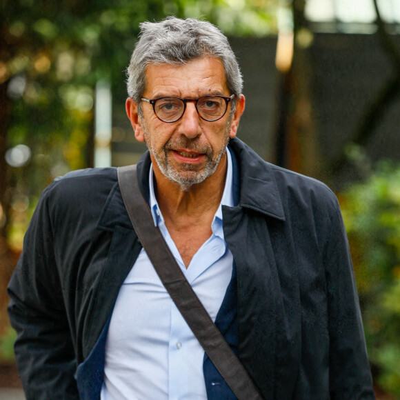 Michel Cymes - Arrivées à l'enregistrement de l'émission "Vivement Dimanche" au Studio Gabriel, présentée par M.Drucker et diffusée le 30 octobre 2022 sur France 3, à Paris, France, le 20 octobre 2022. © Christophe Clovis/Bestimage