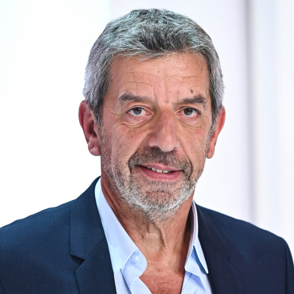 Exclusif - Michel Cymes lors de l'enregistrement de l'émission "Vivement Dimanche" au Studio Gabriel et diffusée le 30 octobre 2022 sur France 3. Photos du 16 octobre 2022. © Guillaume Gaffiot / Bestimage 
