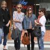 Rachel Bilson fait du shopping avec quelques amies à Beverly Hills le 2 mars 2010