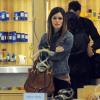 Rachel Bilson fait du shopping avec quelques amies à Beverly Hills le 2 mars 2010