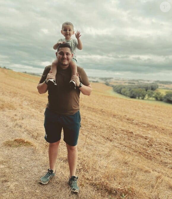 Aubin, aventurier de "Koh-Lanta", et son fils Noré sur Instagram.