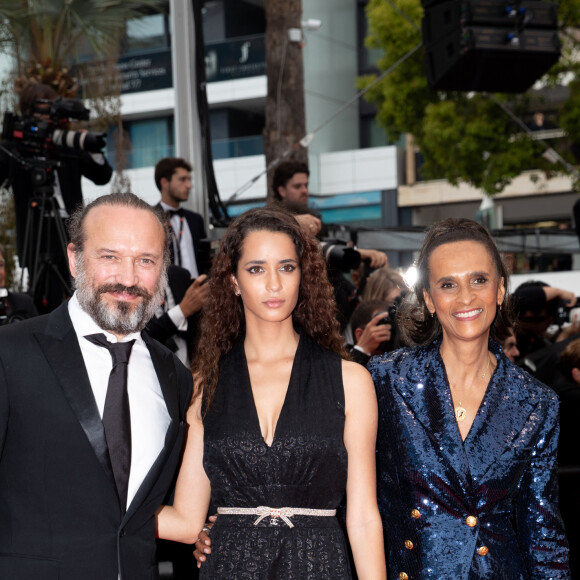 Karine Silla, Vincent Perez et leur fille Iman - Montée des marches du film " Les Amandiers " lors du 75e Festival de Cannes. Le 22 mai 2022 © Olivier Borde / Bestimage 