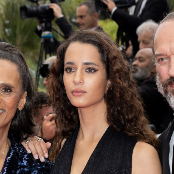 Karine Silla, Vincent Perez et leur fille Iman - Montée des marches du film " Les Amandiers " lors du 75e Festival de Cannes. Le 22 mai 2022 © Olivier Borde / Bestimage 