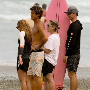Pour cette belle journée à la plage, Shakira et ses enfants étaient entourés de surfeurs expérimentés.
Exclusif - Shakira est en vacances avec ses enfants au Costa Rica.