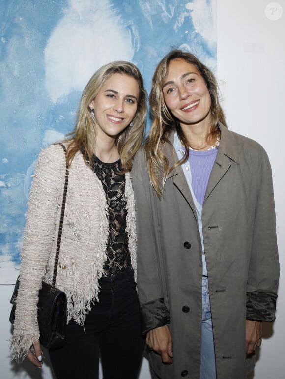 Exclusif - Sarah Saldmann et Sidney Carron - Vernissage de l'exposition "A la lumière du Brésil' de S. Carron, Place des Vosges à Paris le 9 mars 2023. © Denis Guignebourg/Bestimage 