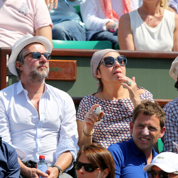 Valerie Benguigui et Lionel Abelanski - Jour 11 - People assistent au quart de finale entre Rafael Nadal et Stanislas Wawrinka lors des Internationaux de France de tennis a Roland-Garros le 5 juin 2013. 